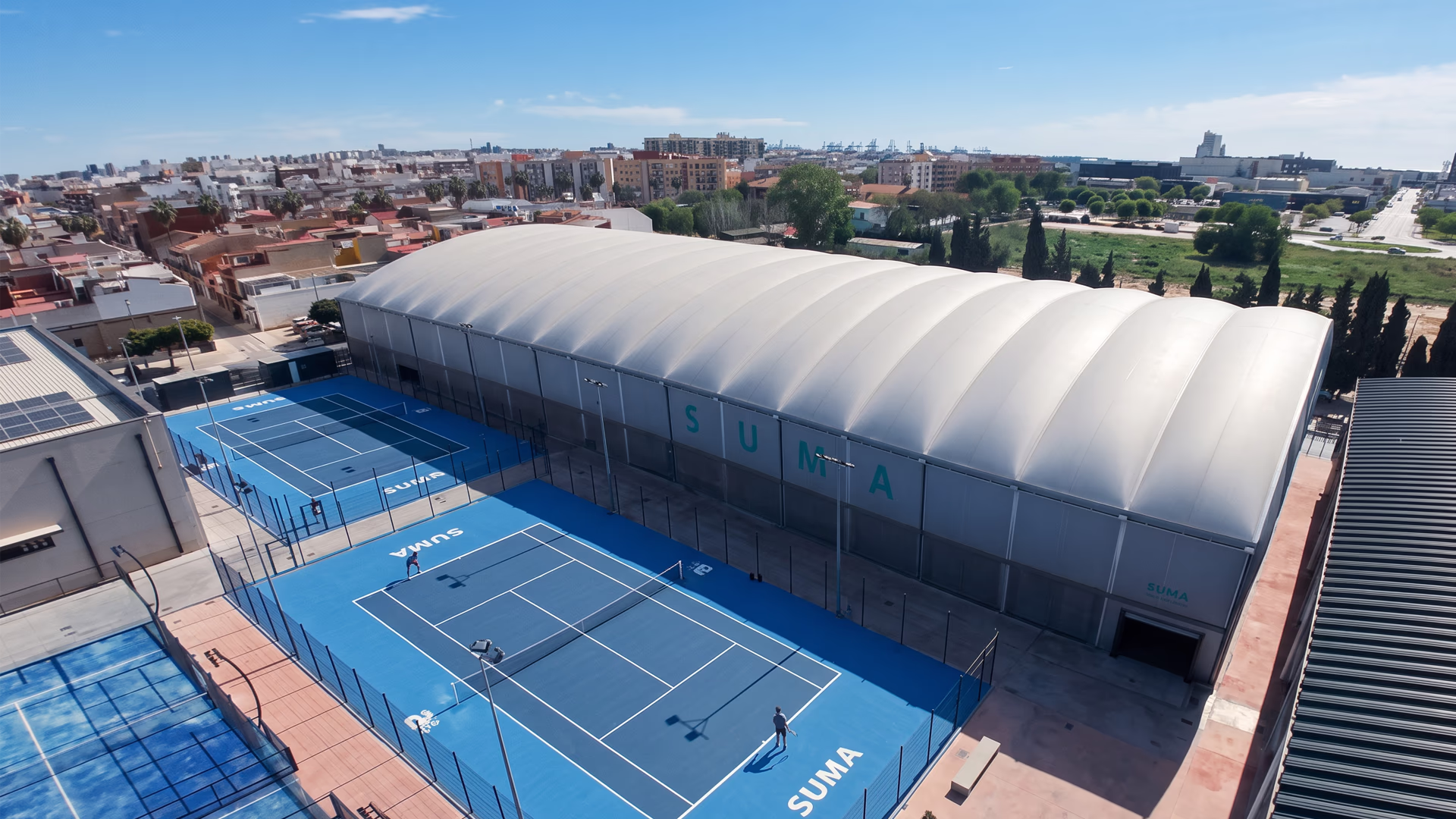 clases-tenis-valencia-adultos-menores_pistas-tenis-blue-set_suma-tenis-club_